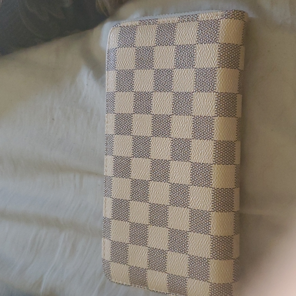 - Bloomingdale's beige grey large wallet gorgeous firm